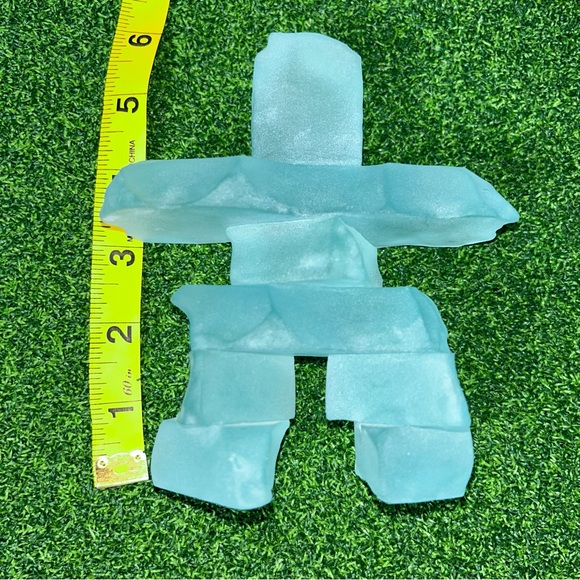 Canadian Inukshuk vintage frosted jade glass figure minor wear. 6in tall x 6in - Picture 3 of 8
